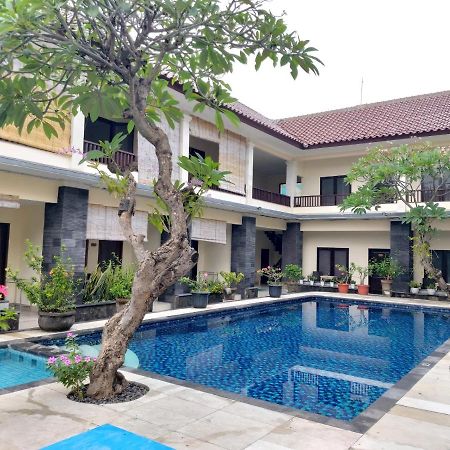 Radha Bali Hotel Кута Екстериор снимка
